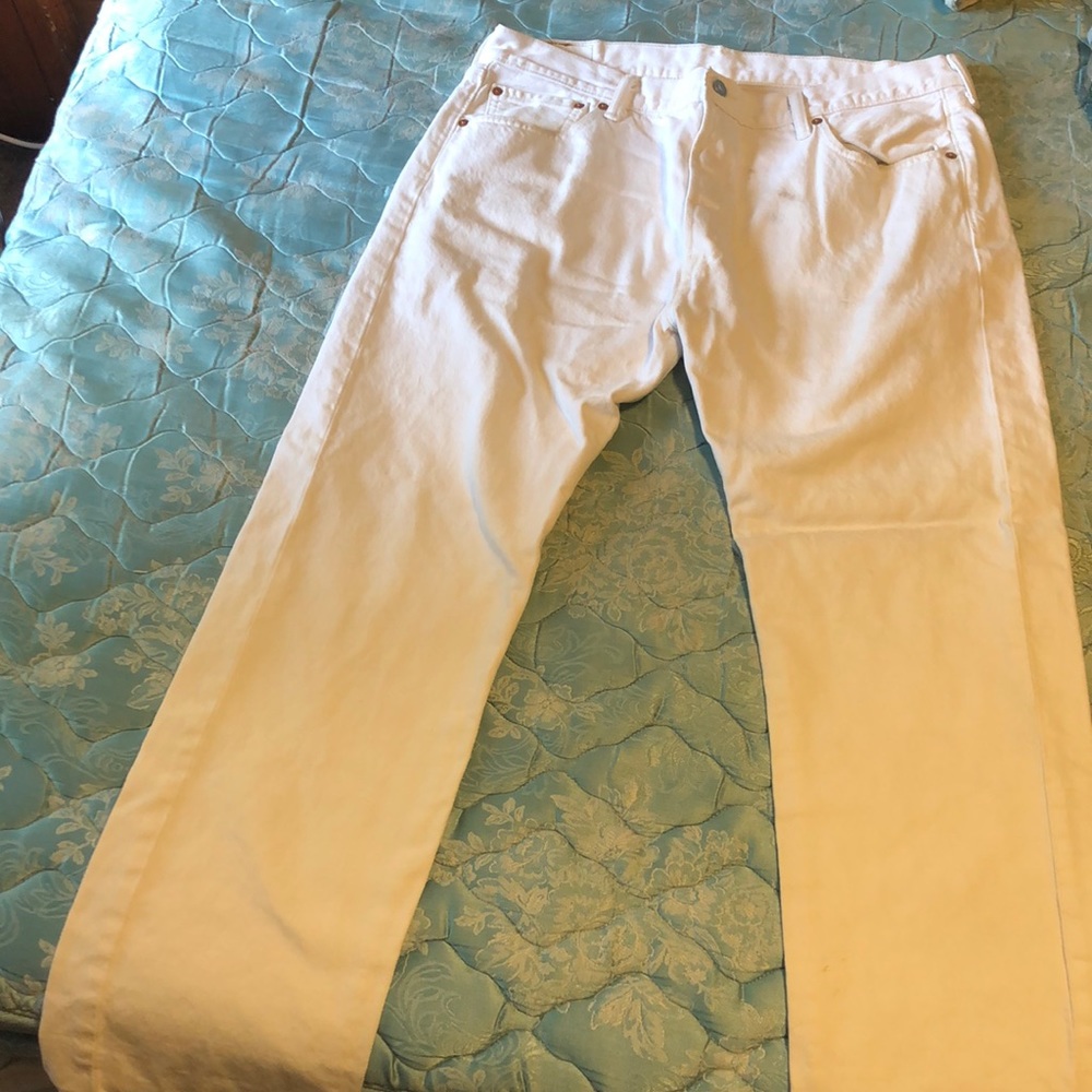 White Levi’s Straight Jeans